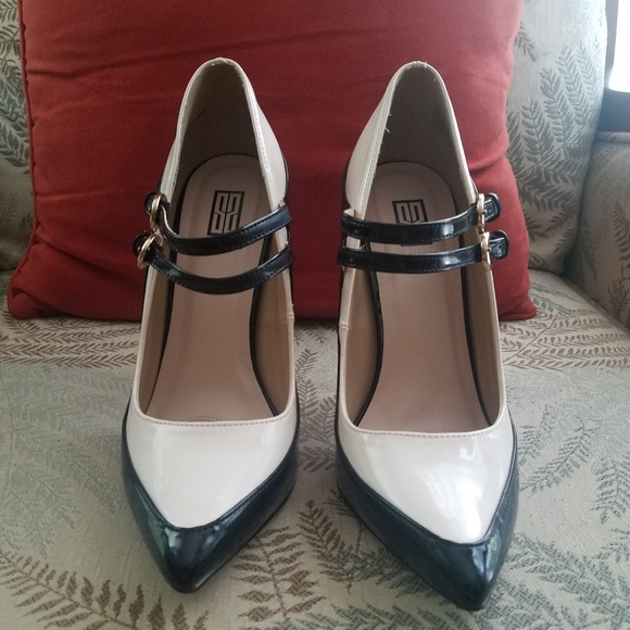 ***SOLD***Ivory black Spectator Mary Jane Pump - Picture 3 of 4